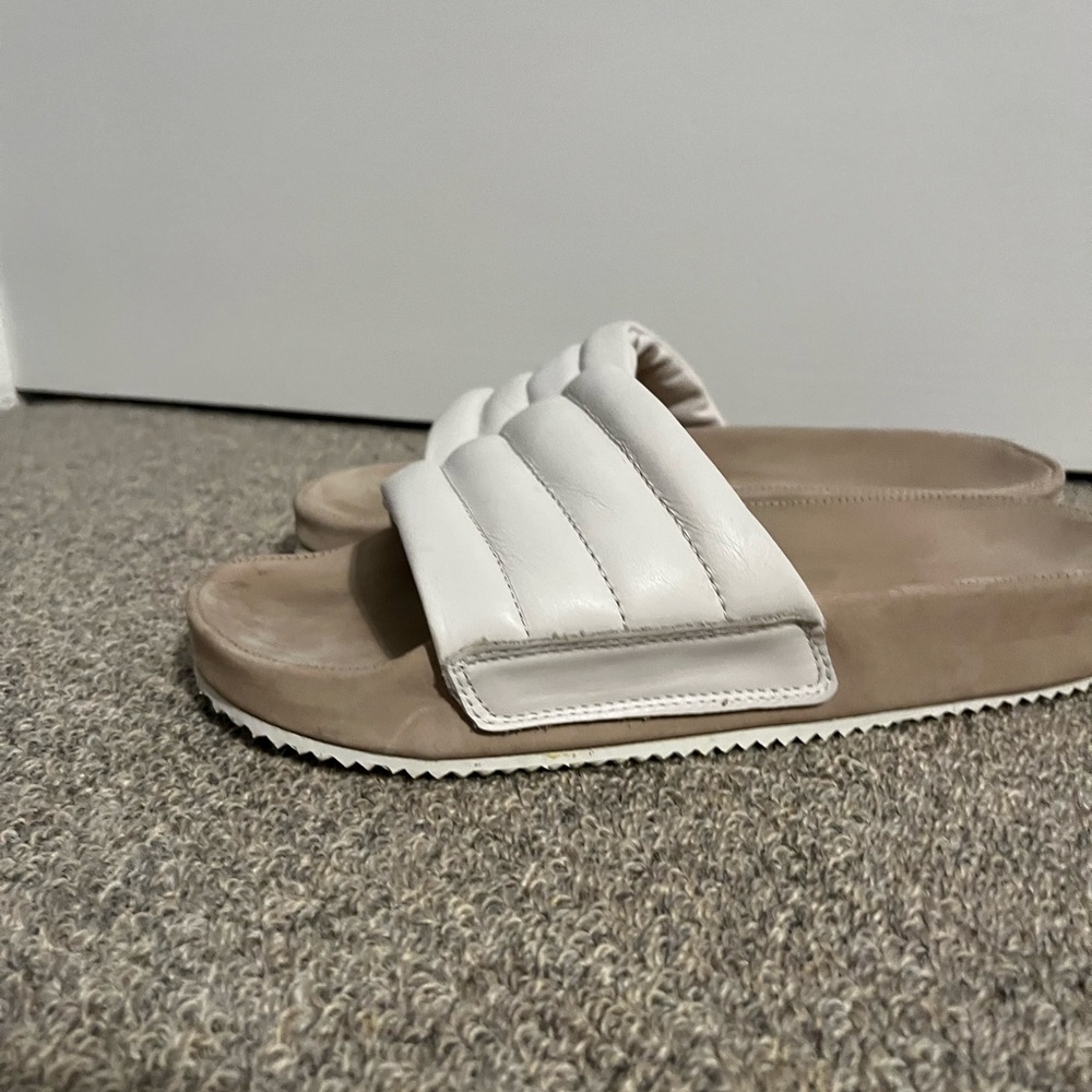 Women’s spalwart pause puff sandals size 8.5 white